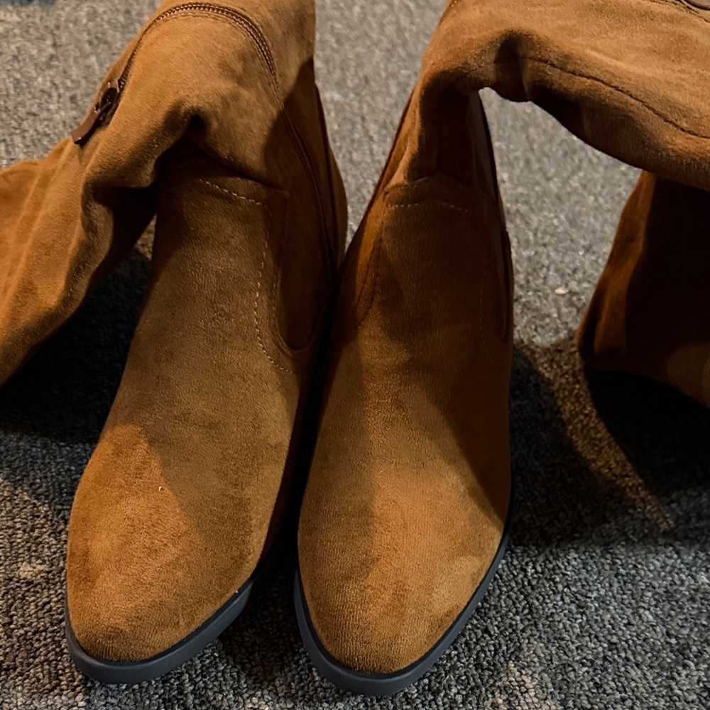 Woman’s Tan Suede Boots